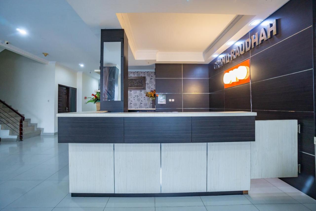 Oyo 2357 Syariah Grand Raudhah Hotell Jakarta Exteriör bild