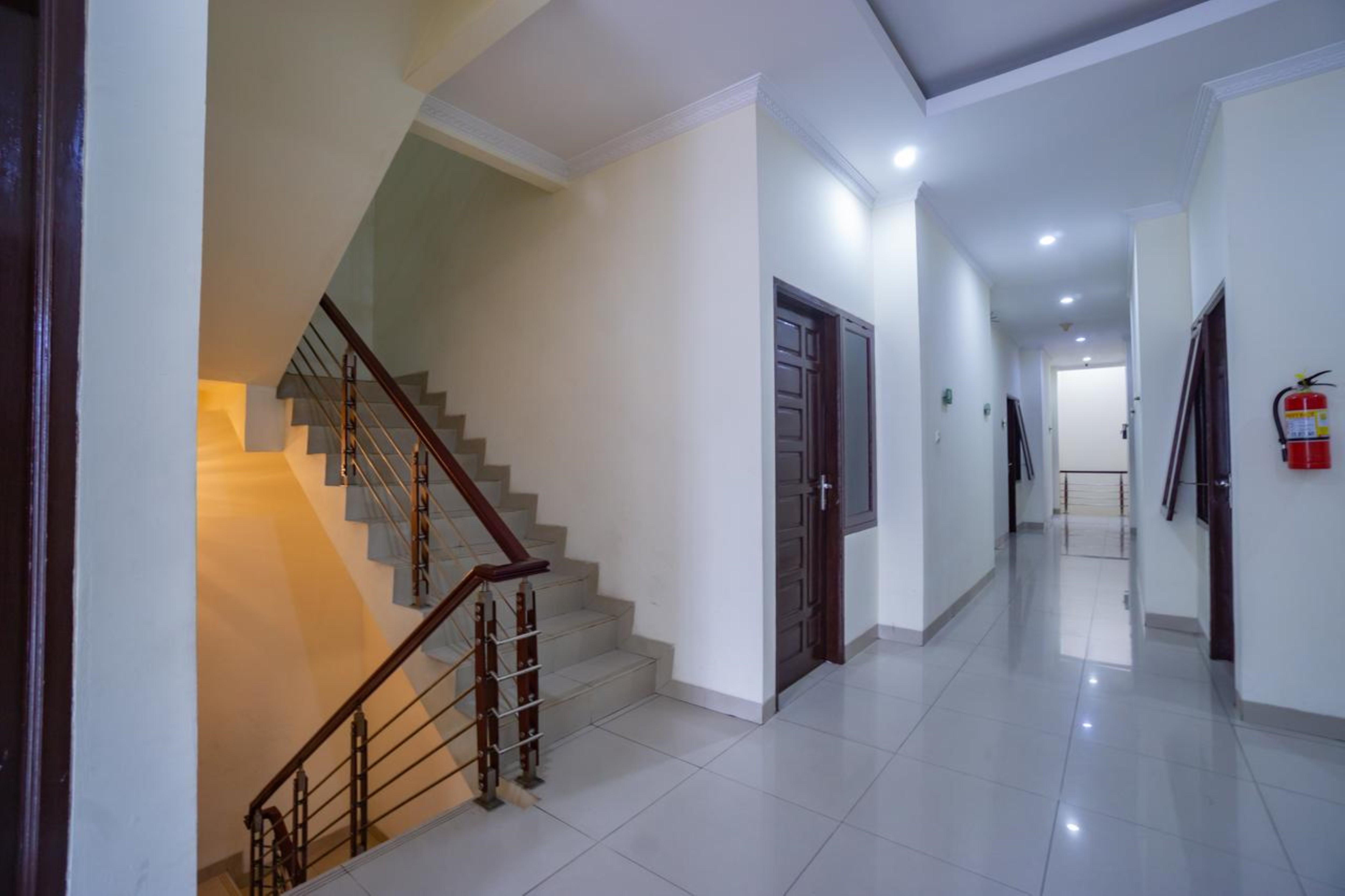 Oyo 2357 Syariah Grand Raudhah Hotell Jakarta Exteriör bild
