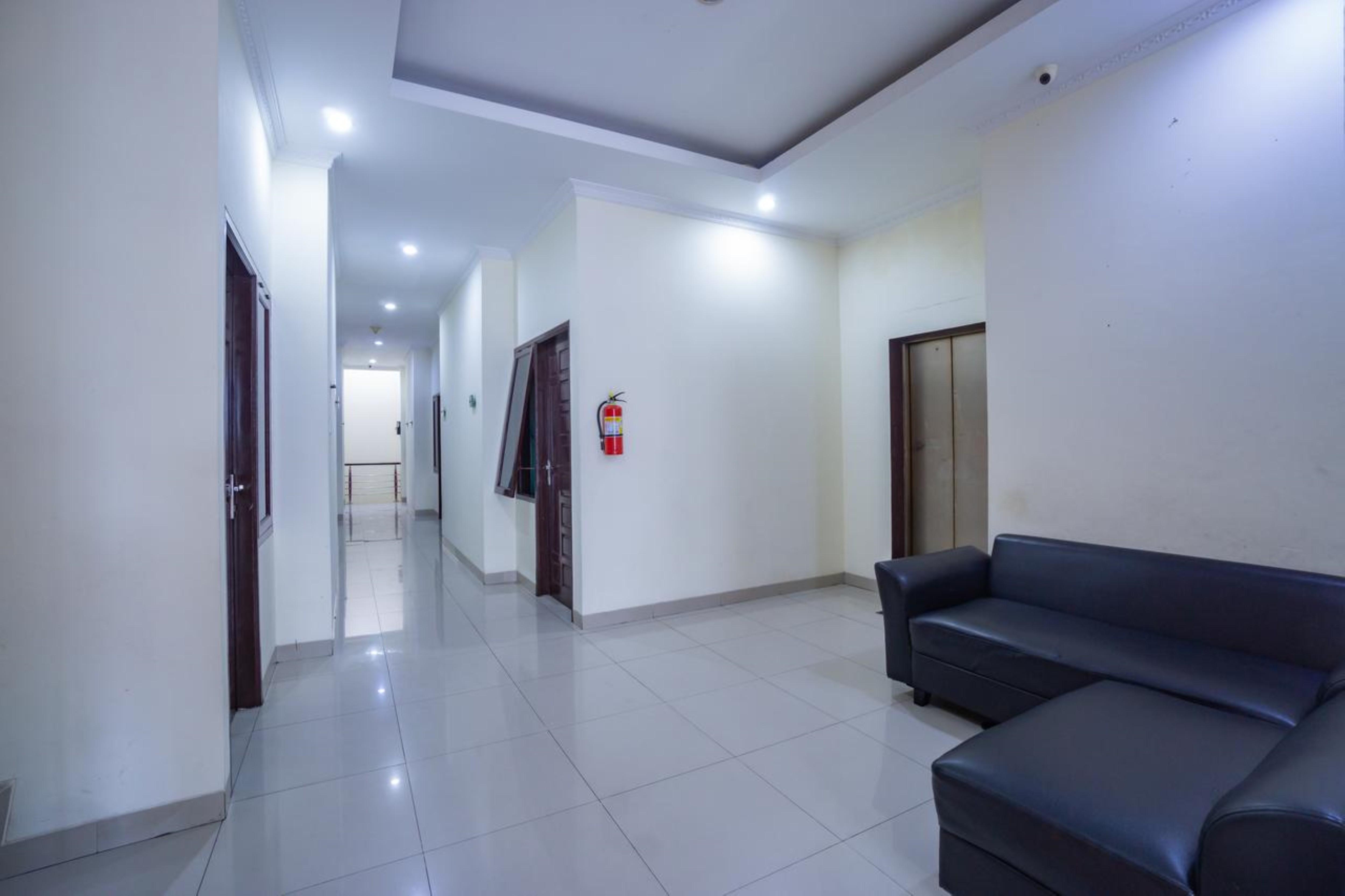 Oyo 2357 Syariah Grand Raudhah Hotell Jakarta Exteriör bild
