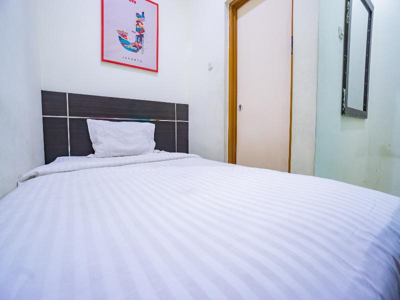 Oyo 2357 Syariah Grand Raudhah Hotell Jakarta Exteriör bild